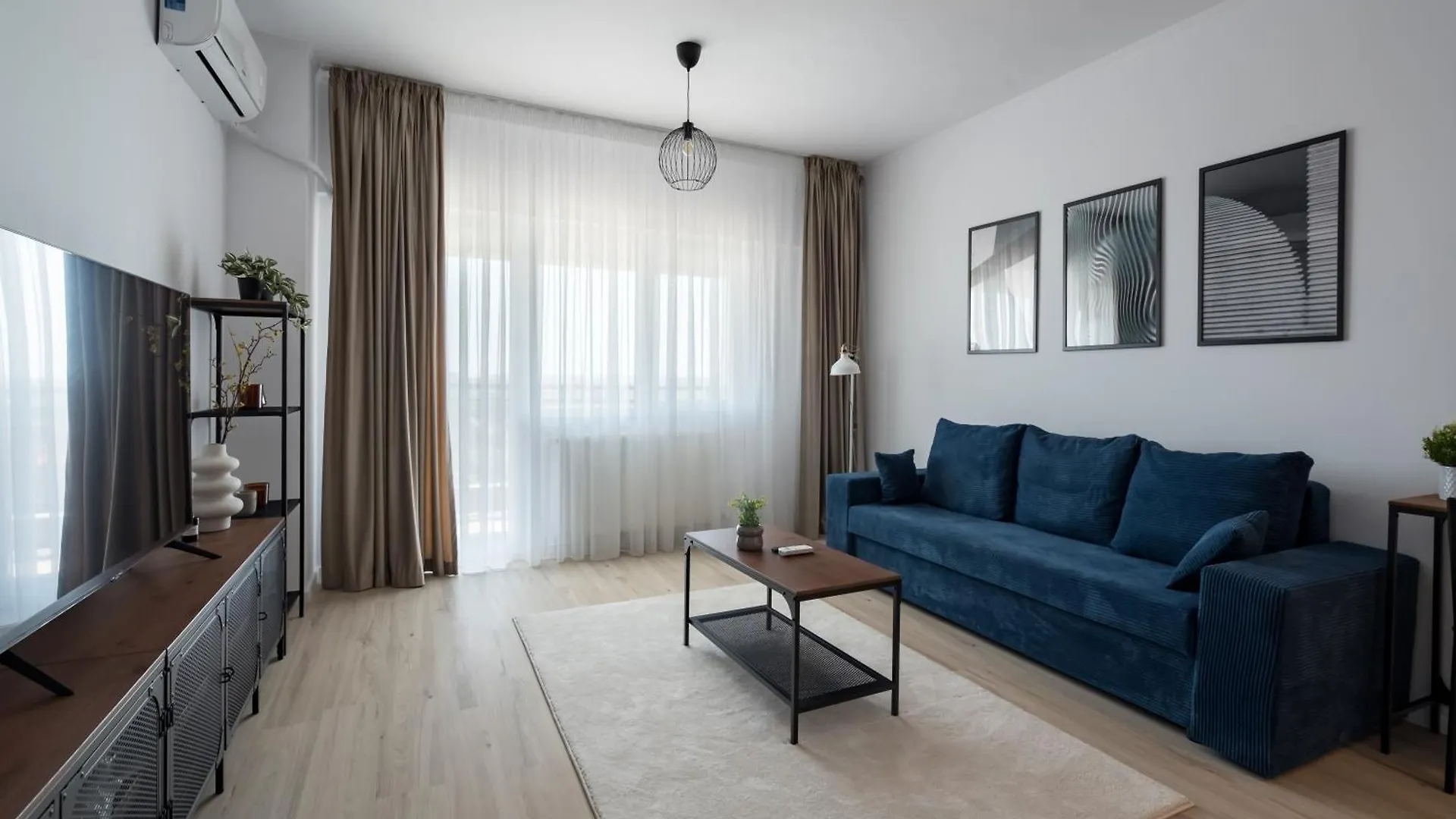 Majestic Apartments- With Parking Bucharest Apartment