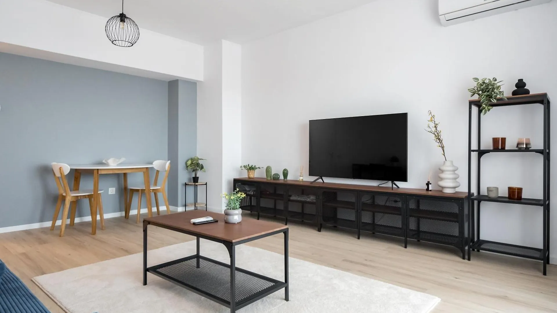 Majestic Apartments- With Parking Bucharest Apartment